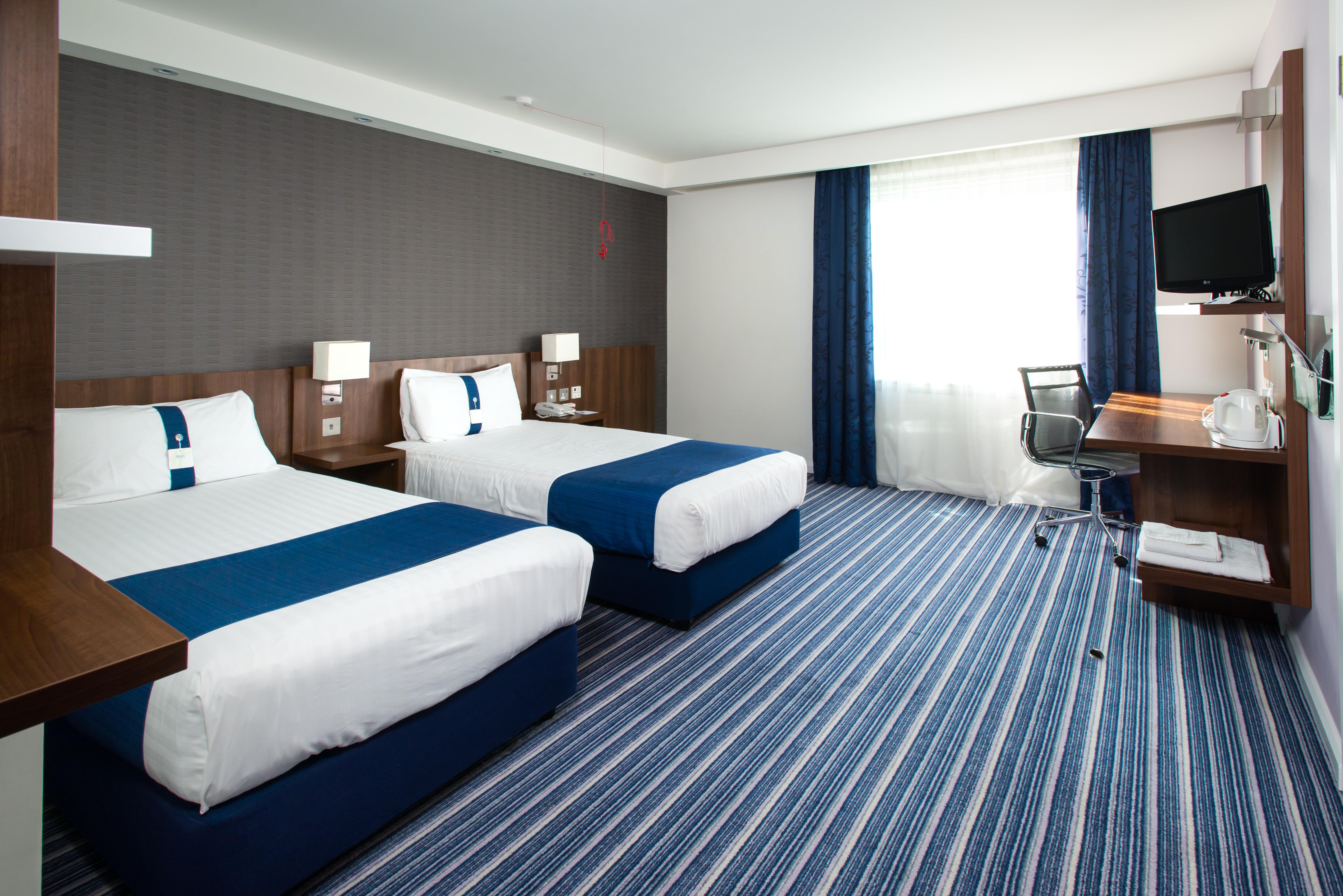 Holiday Inn Express Cambridge Duxford M11 Jct 10 By Ihg Extérieur photo