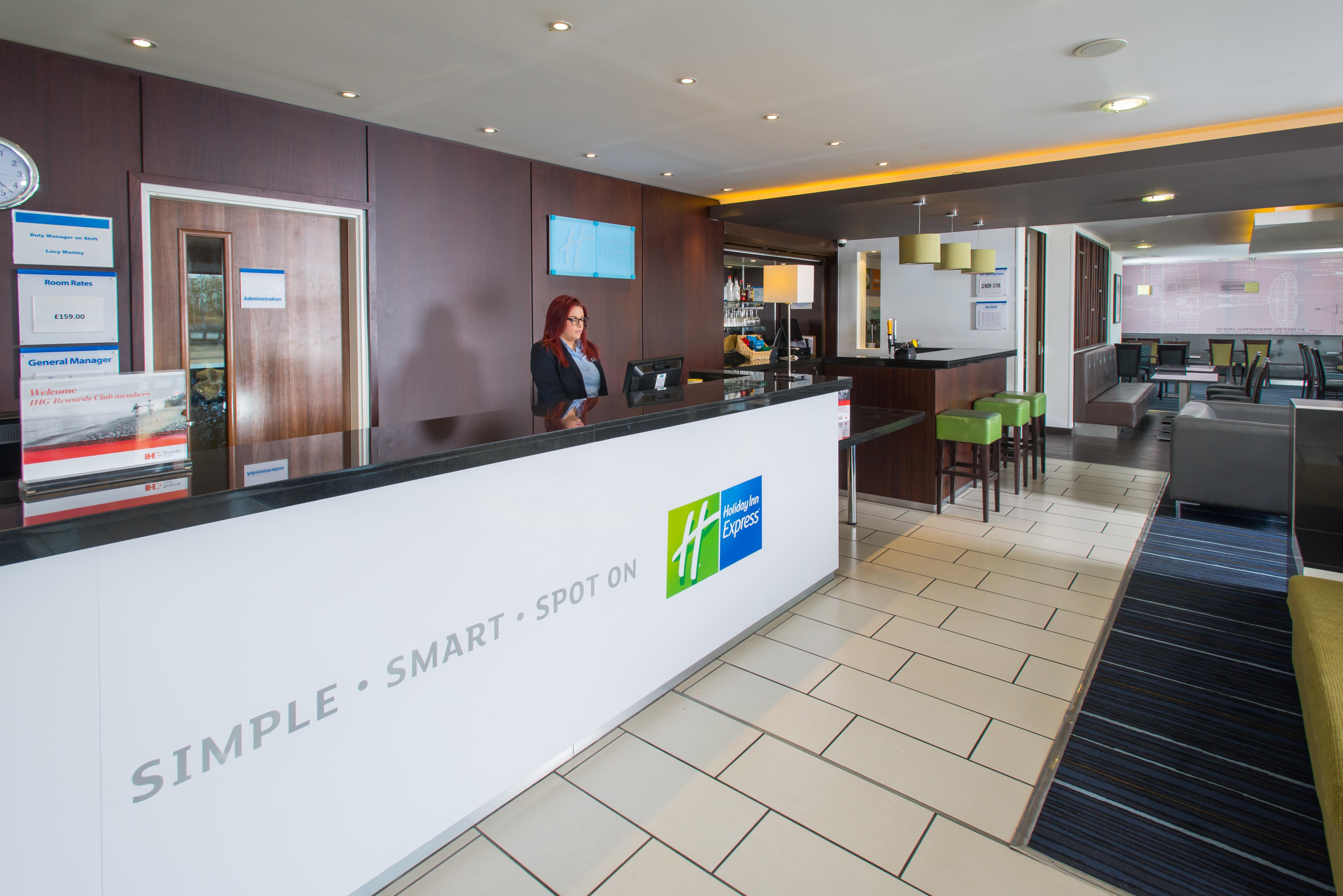 Holiday Inn Express Cambridge Duxford M11 Jct 10 By Ihg Extérieur photo