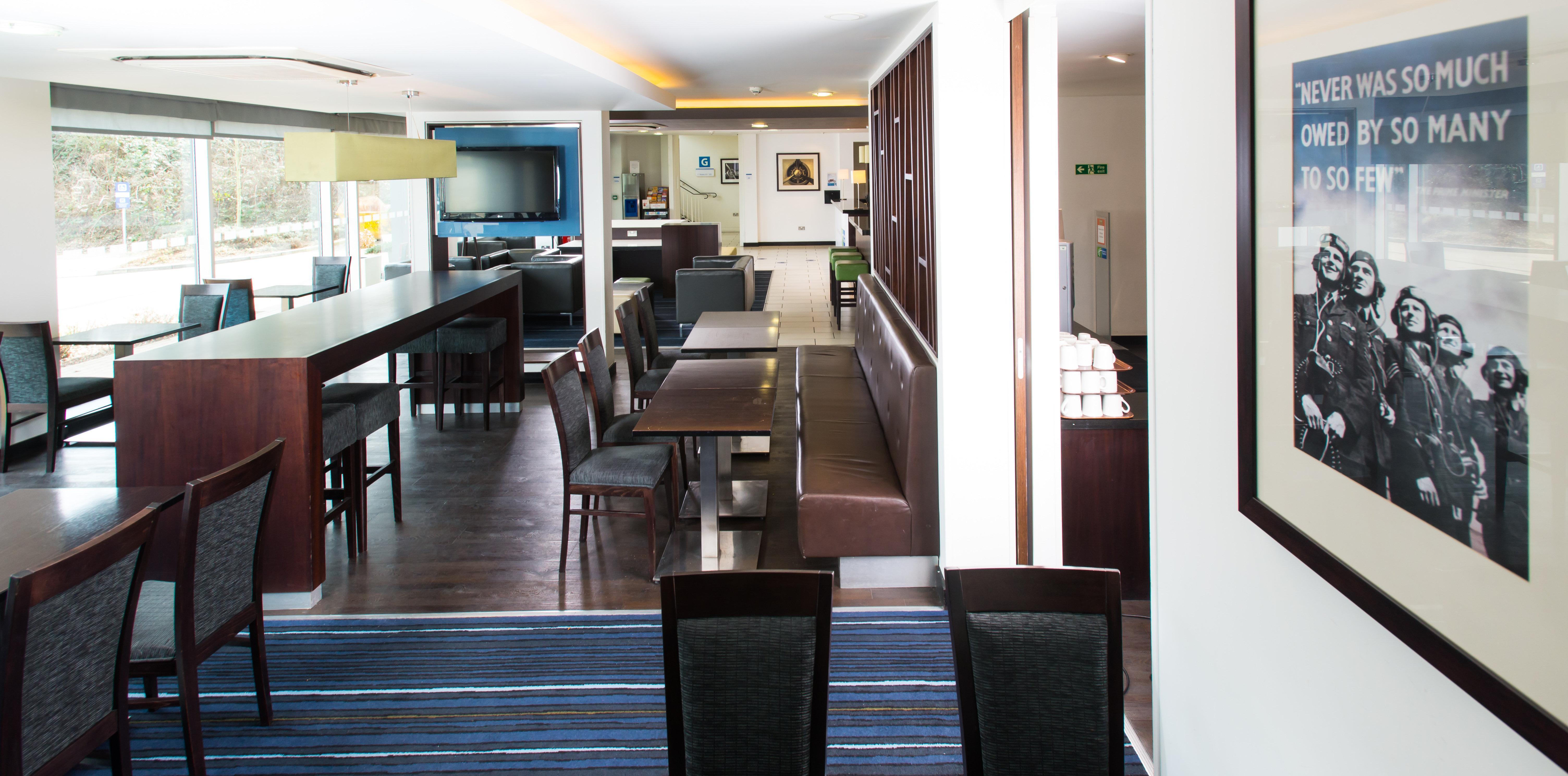 Holiday Inn Express Cambridge Duxford M11 Jct 10 By Ihg Extérieur photo