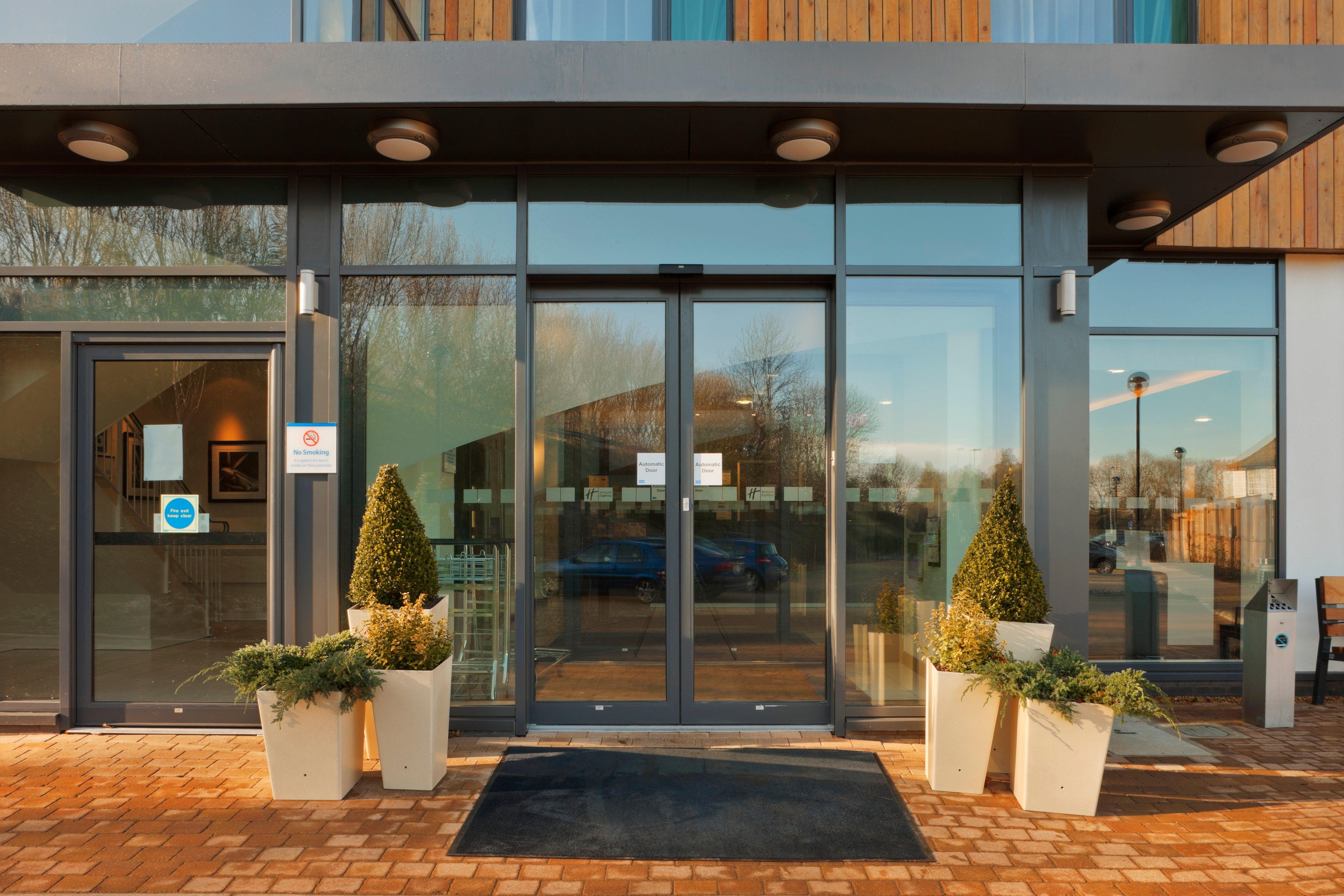 Holiday Inn Express Cambridge Duxford M11 Jct 10 By Ihg Extérieur photo