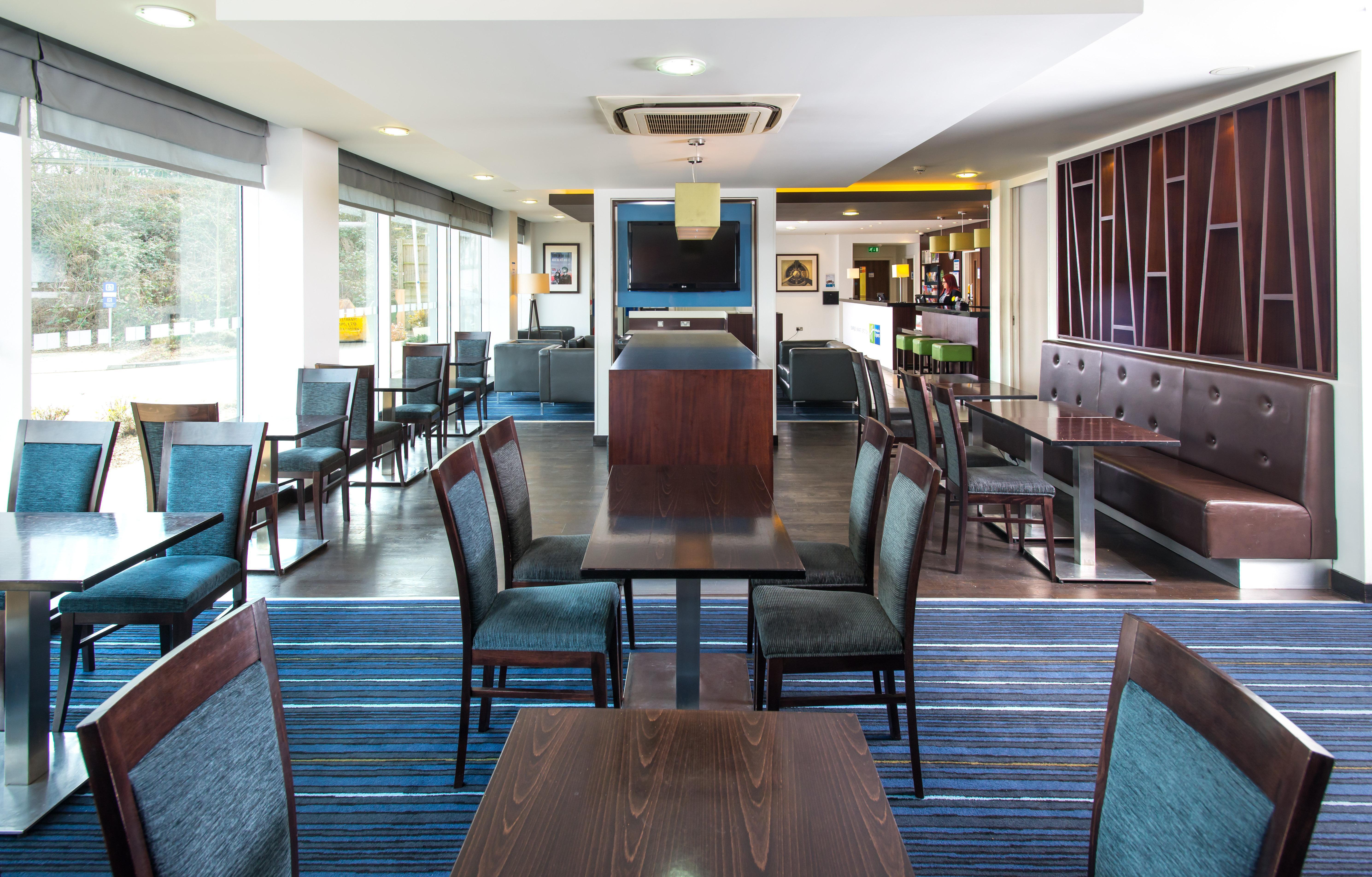 Holiday Inn Express Cambridge Duxford M11 Jct 10 By Ihg Extérieur photo
