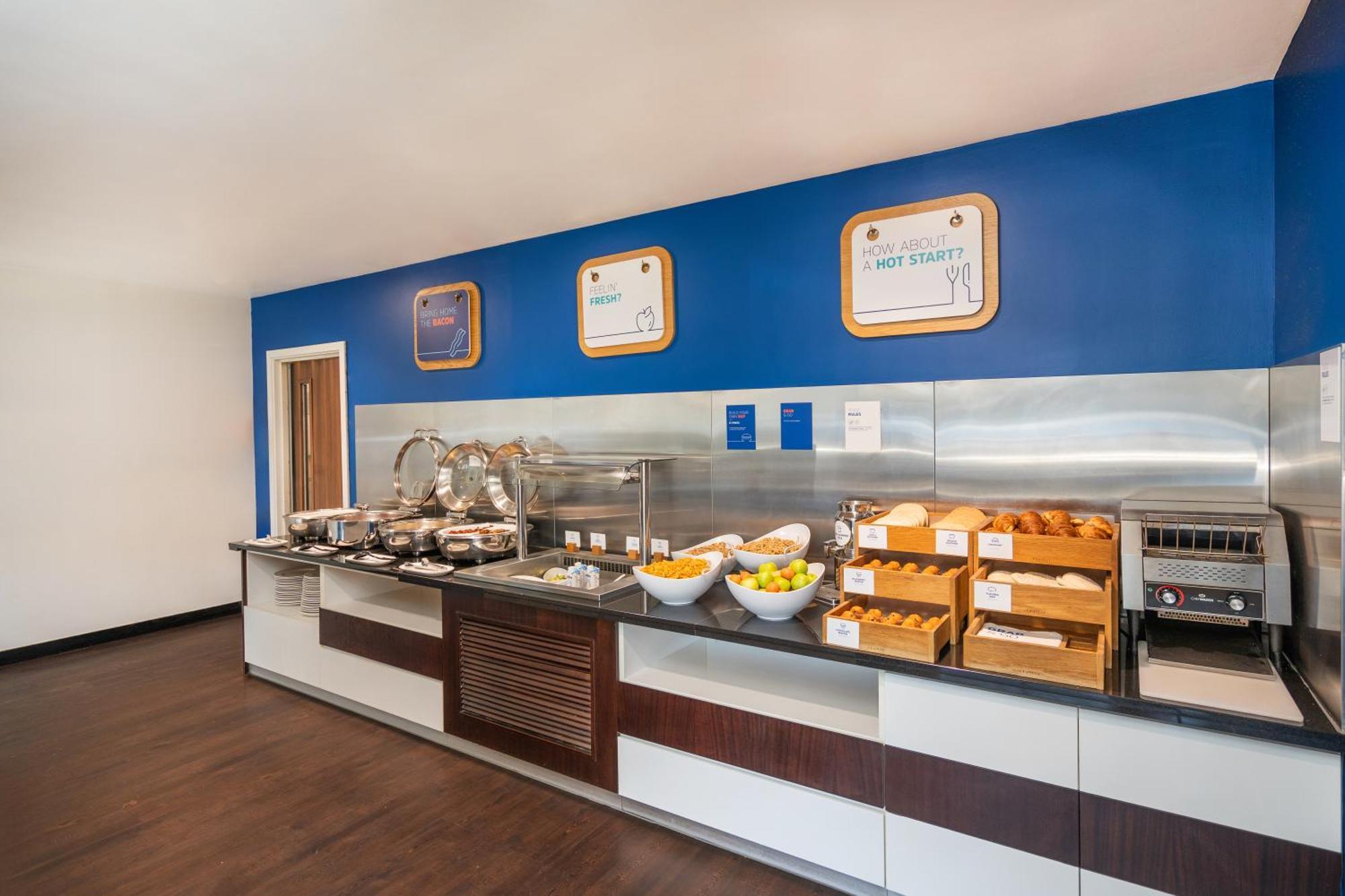 Holiday Inn Express Cambridge Duxford M11 Jct 10 By Ihg Extérieur photo