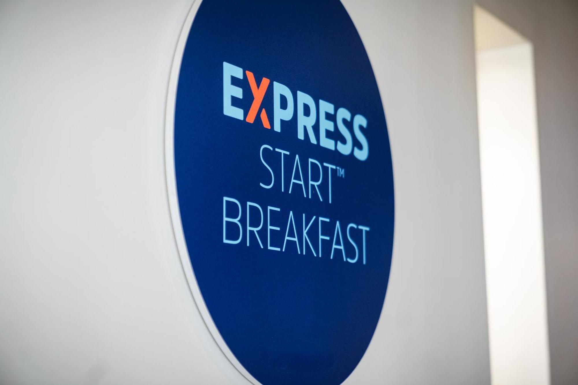 Holiday Inn Express Cambridge Duxford M11 Jct 10 By Ihg Extérieur photo