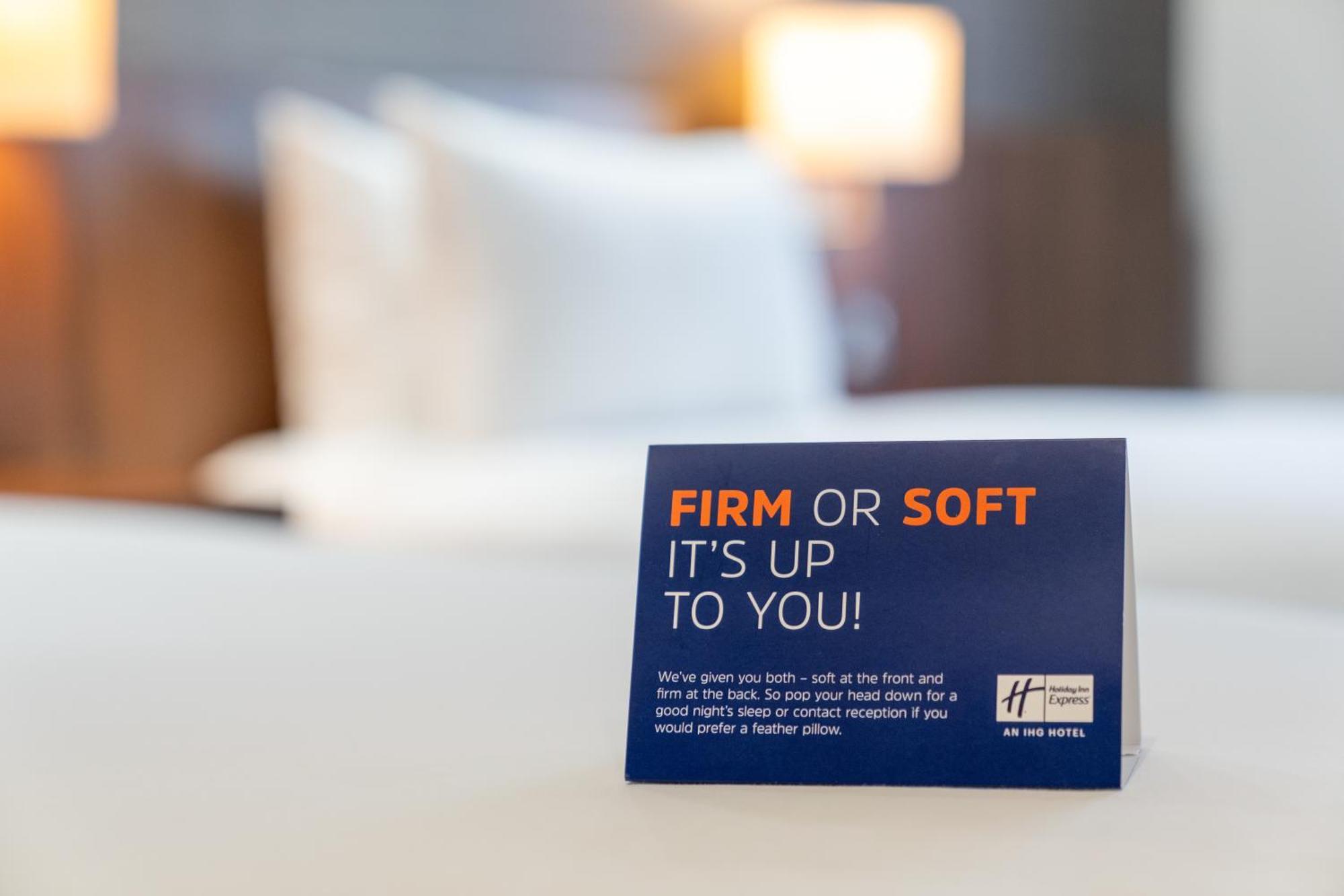 Holiday Inn Express Cambridge Duxford M11 Jct 10 By Ihg Extérieur photo