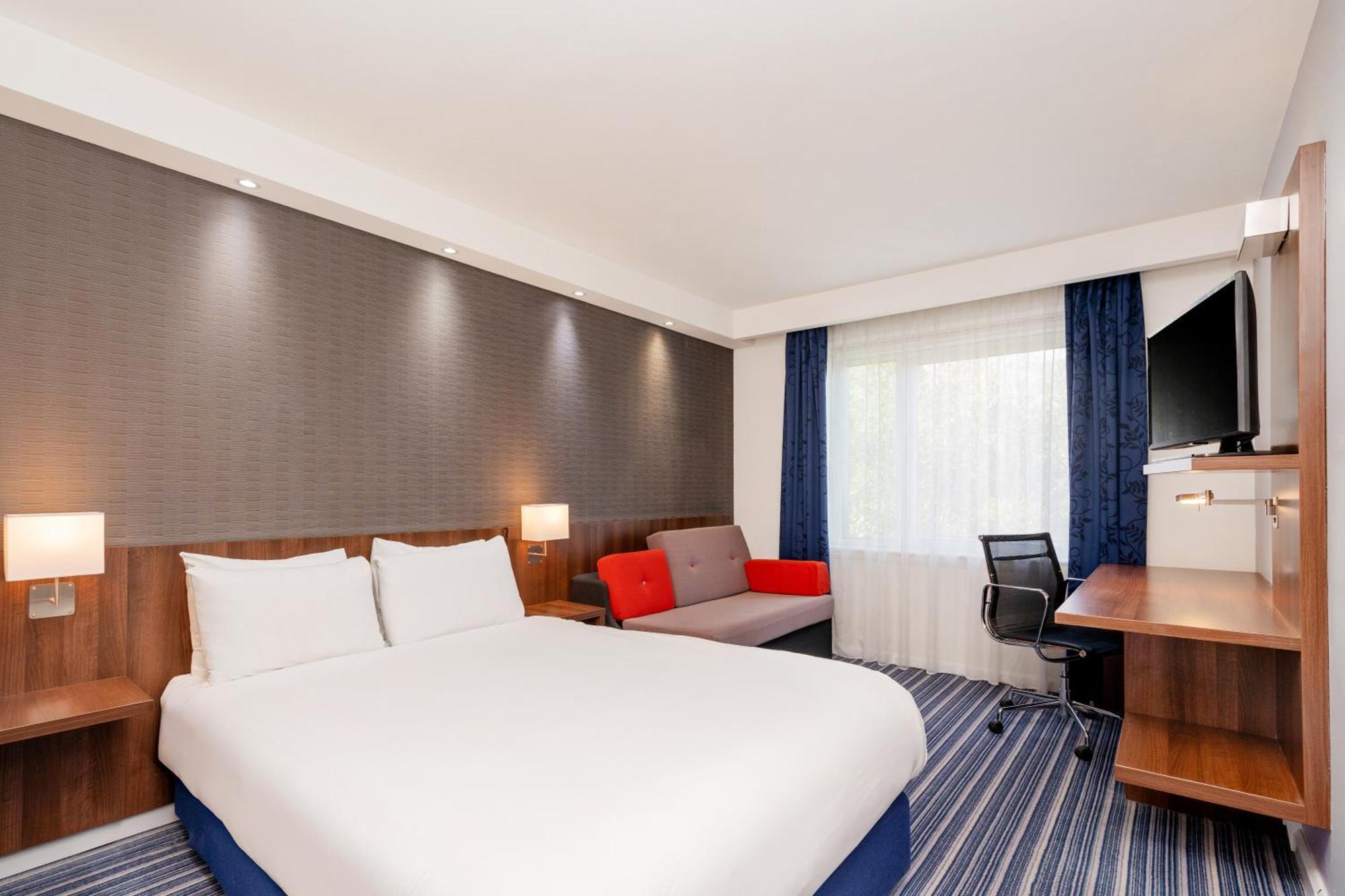 Holiday Inn Express Cambridge Duxford M11 Jct 10 By Ihg Extérieur photo