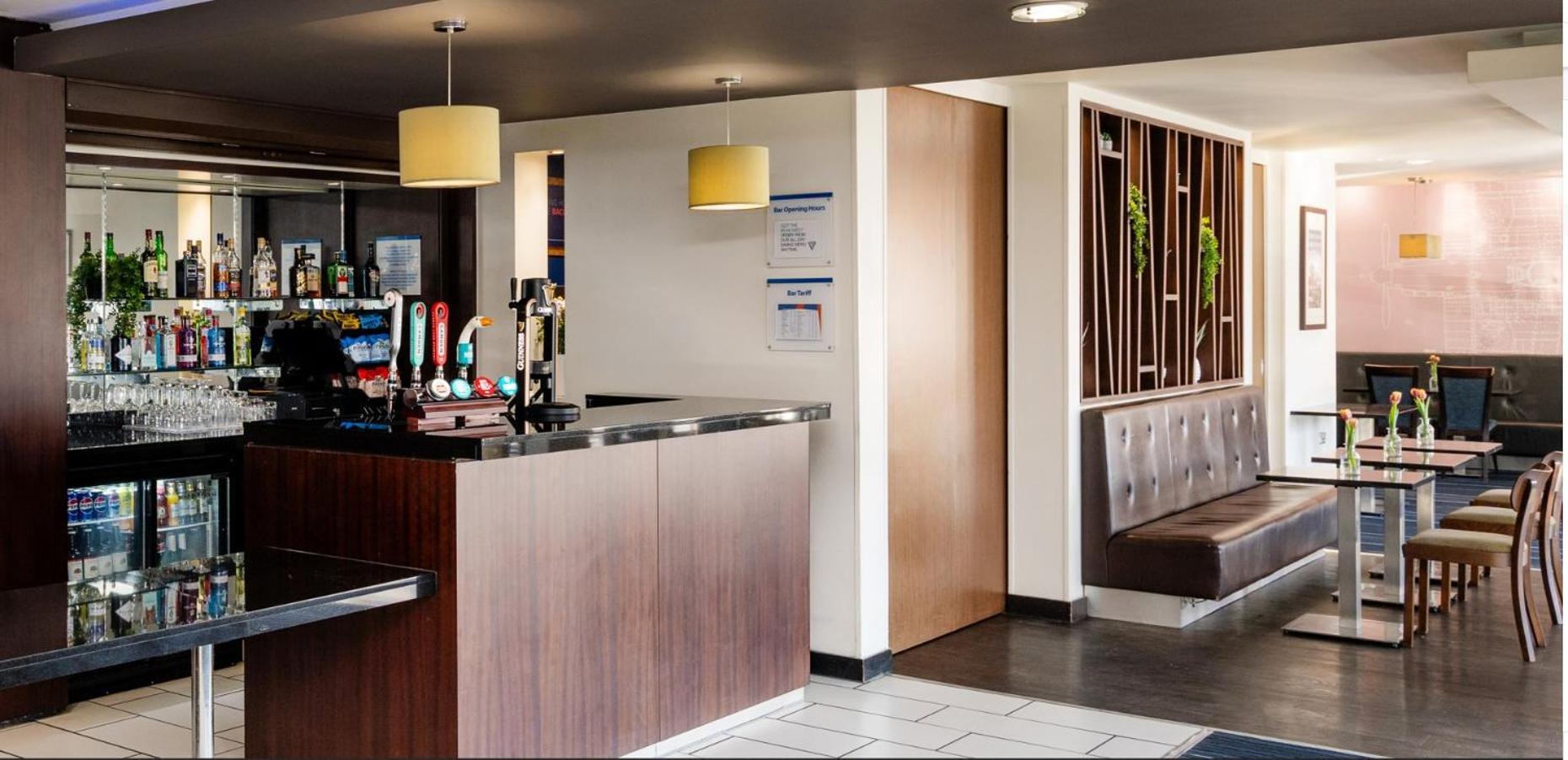 Holiday Inn Express Cambridge Duxford M11 Jct 10 By Ihg Extérieur photo