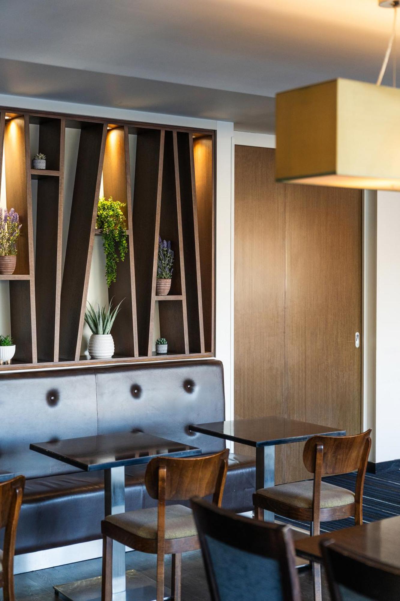 Holiday Inn Express Cambridge Duxford M11 Jct 10 By Ihg Extérieur photo