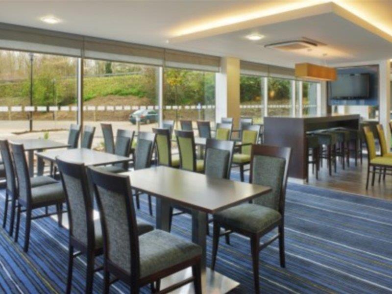 Holiday Inn Express Cambridge Duxford M11 Jct 10 By Ihg Extérieur photo