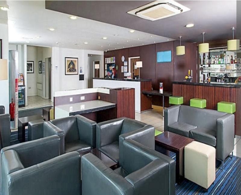 Holiday Inn Express Cambridge Duxford M11 Jct 10 By Ihg Extérieur photo