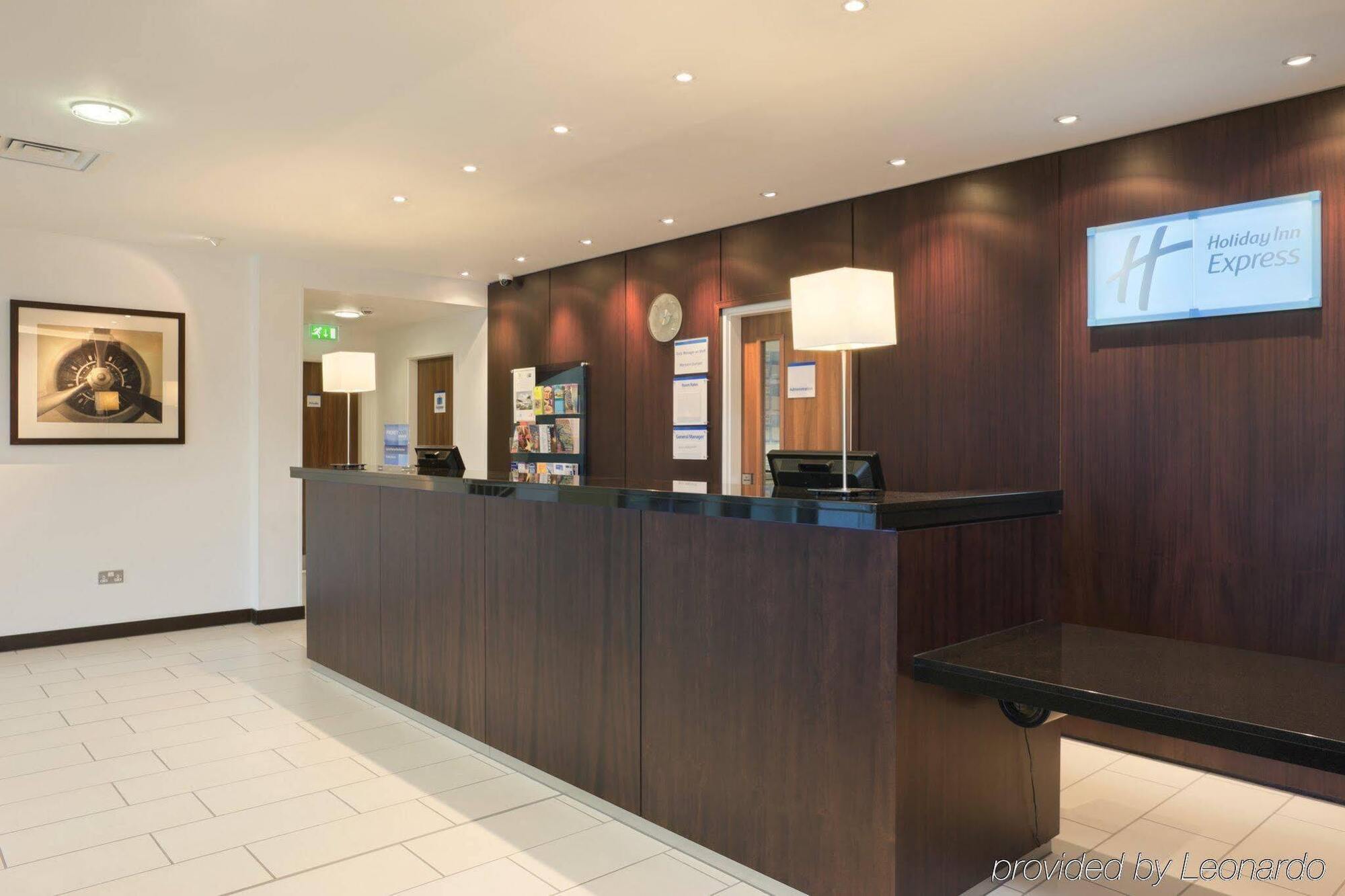 Holiday Inn Express Cambridge Duxford M11 Jct 10 By Ihg Extérieur photo